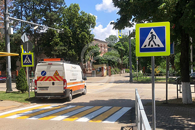 Монтаж знаков и разметка пешеходных переходов